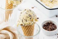 Stracciatella Gelato: Creamy Italian Chocolate Chip Ice Cream