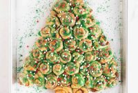 Cinnamon Roll Christmas Tree Pull-Apart Recipe