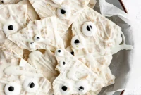 Halloween Mummy Oreo Bark — 3-Ingredient Spooky Treat