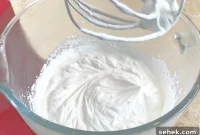 How to Make Sweetened Whipped Cream at Home