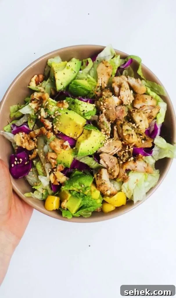 Keto chicken salad recipe! This healthy salad recipe is easy to make, low carb, gluten-free and full of antioxidants. This chicken recipe is super easy and tasty - amazing lunch idea or even dinner! | keto recipes | keto dinner recipe | keto lunch recipe