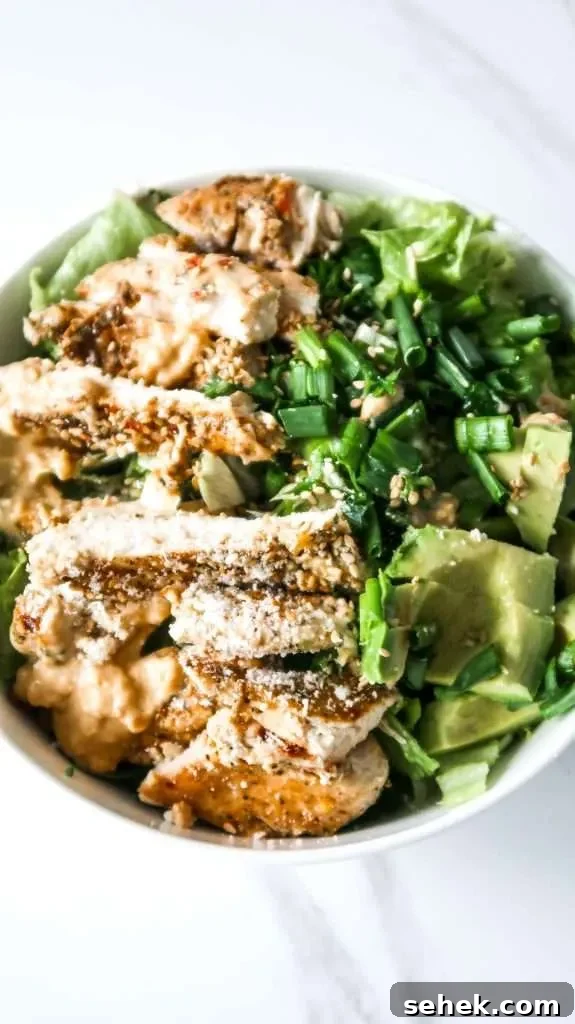 Healthy avocado chicken salad recipe! This easy keto chicken salad recipe is absolutely delicous and you'll want to eat it every day! Fresh, full of flavor, filling, but also light! A low carb salad recipe that is perfect for lunch or dinner and is gluten-free! Keto chicken recipe | Low carb chicken recipe