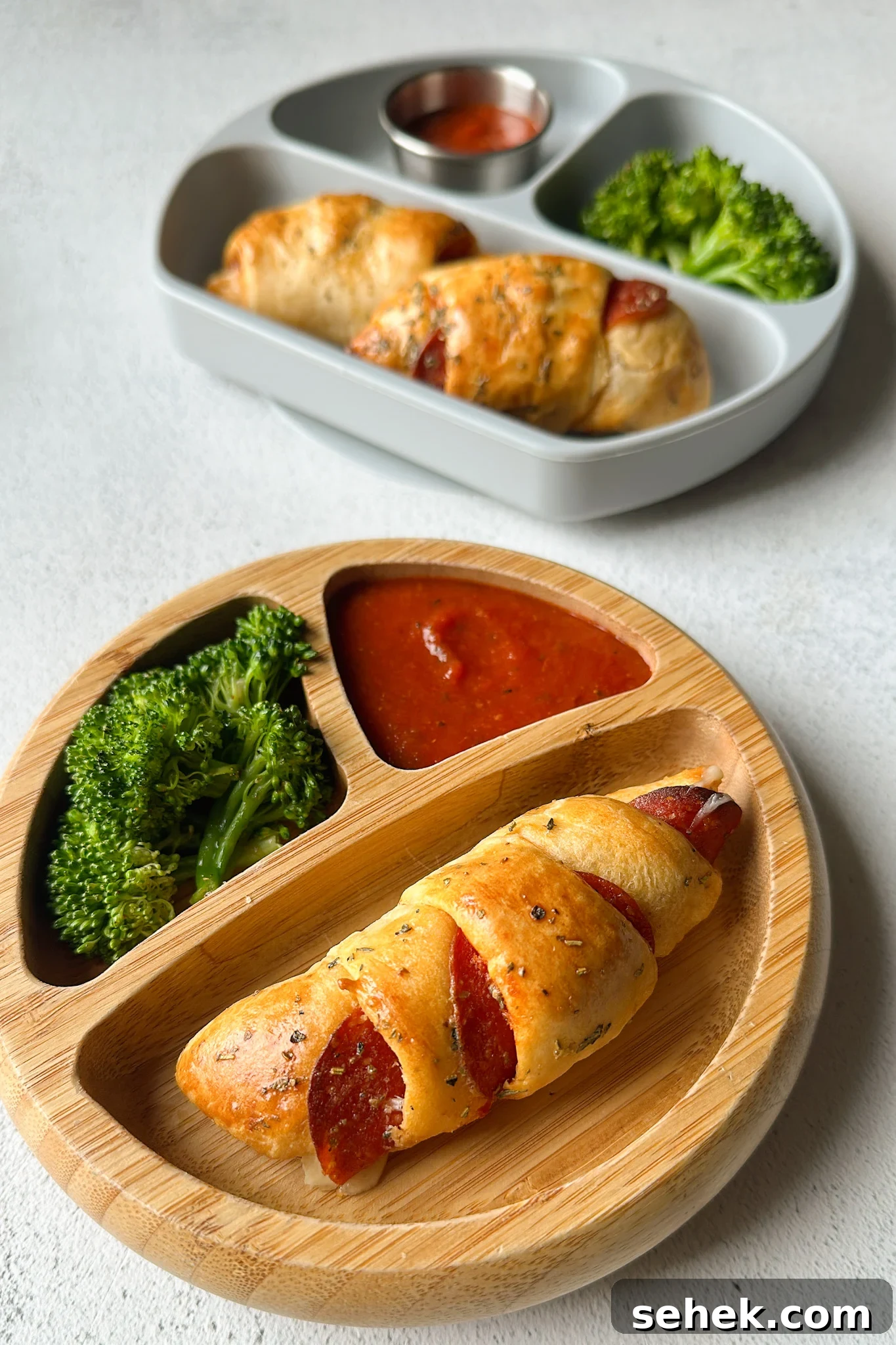 Crescent-Style Pizza Rolls: Gooey Pepperoni Bites Recipe 6 Crescent pizza rolls served with broccoli and marinara sauce.