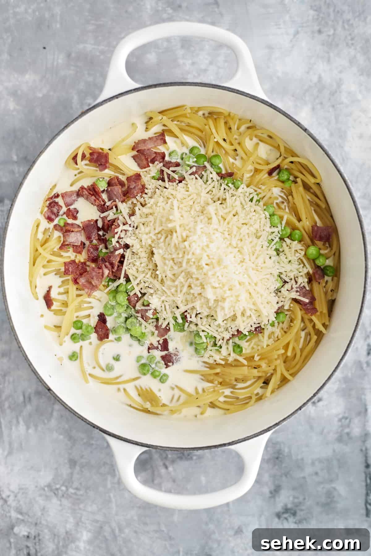 One-Pot Spaghetti Carbonara: Quick Creamy Classic Recipe 8 cooked spaghetti noodles, bacon, peas, cream, and Parmesan in a pot to make spaghetti carbonara