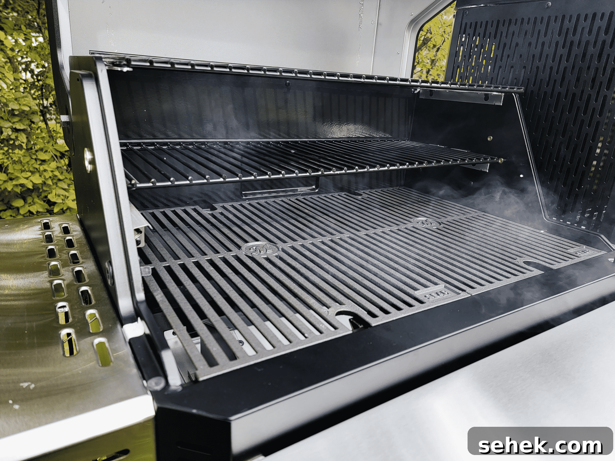 Masterbuilt Gravity Series Grill Review: Performance, Features & Verdict 7 masterbuilt gravity grill grates with smoke