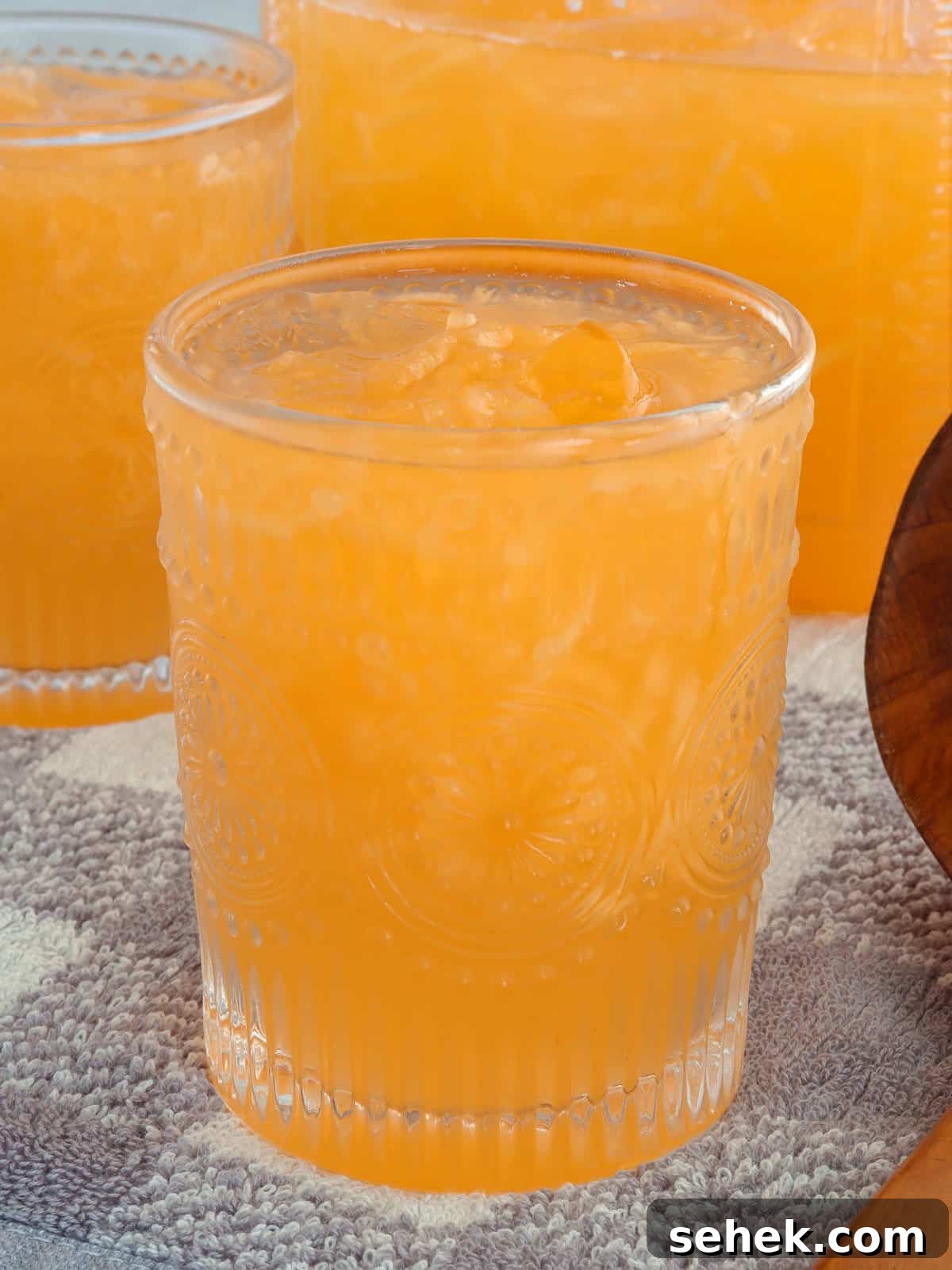 Refreshing Melon Juice Recipe: Fresh Melon Drink for Summer 7 melon juice in a drinking glasses with ice