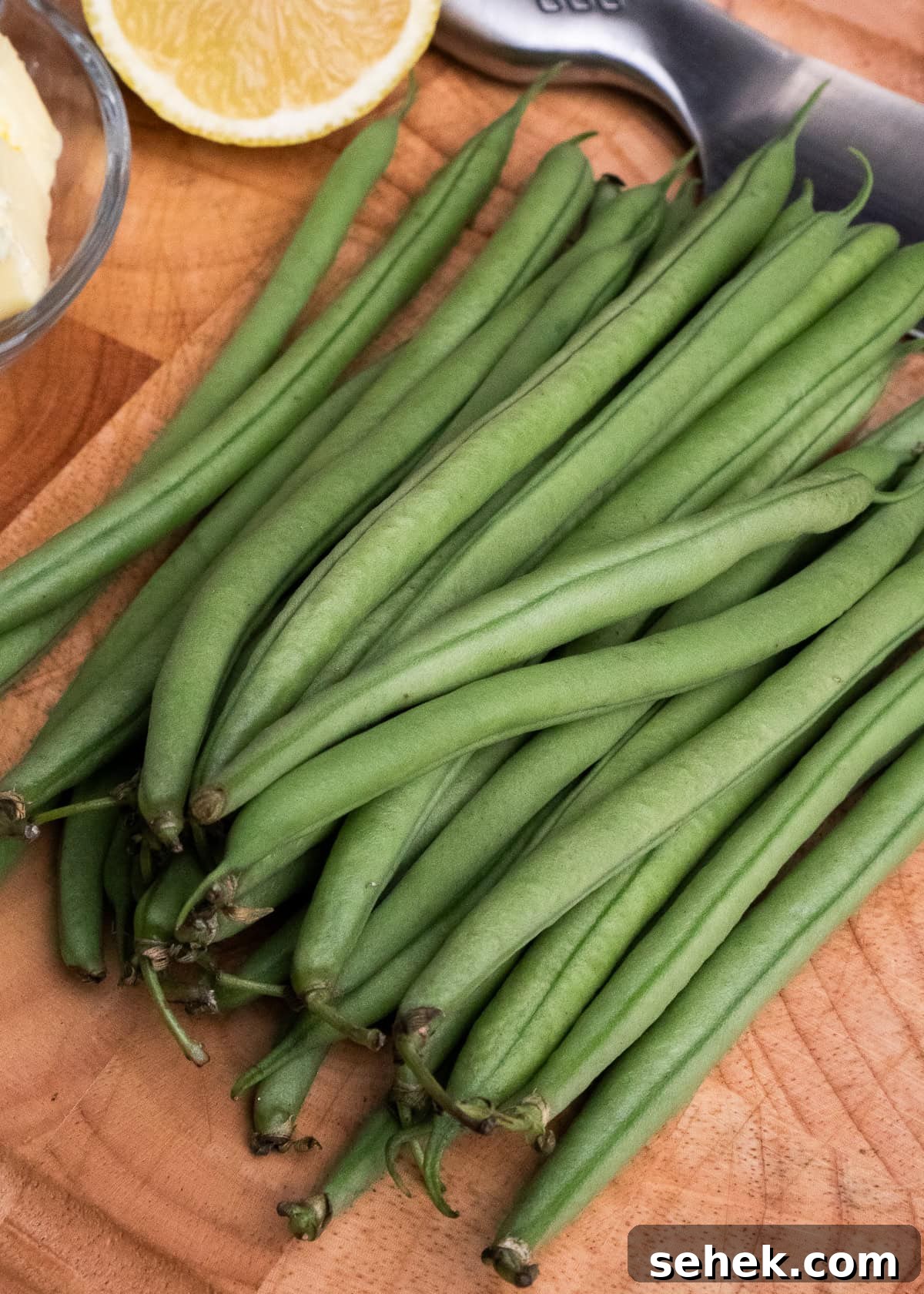 Garlic Green Beans with Crispy Bacon and Lemon Zest 17 Green beans on a wooden chopping board