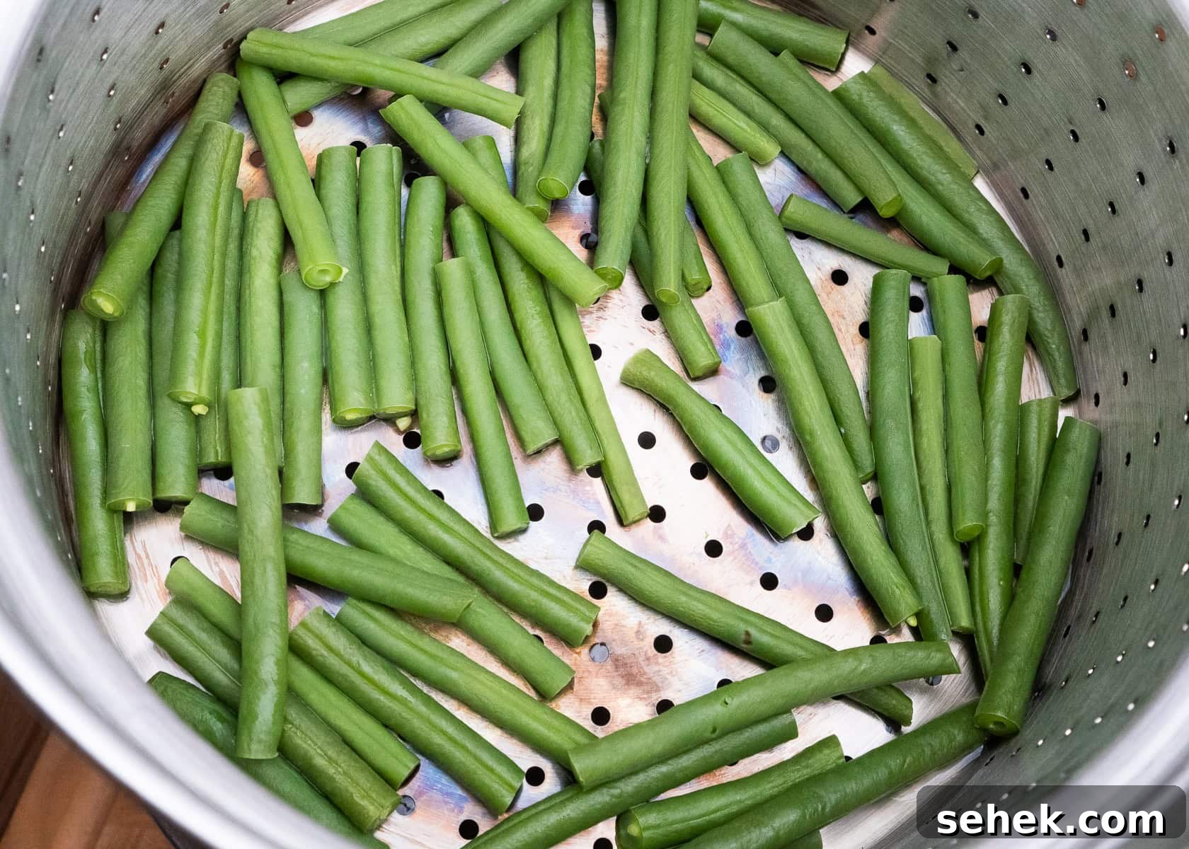 Garlic Green Beans with Crispy Bacon and Lemon Zest 26 cooked green beans in a steamer