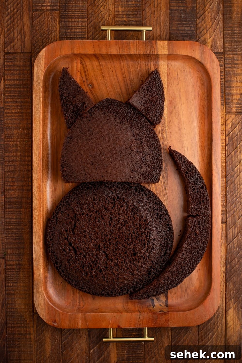 cake pieces made to look like a cat on a serving tray 