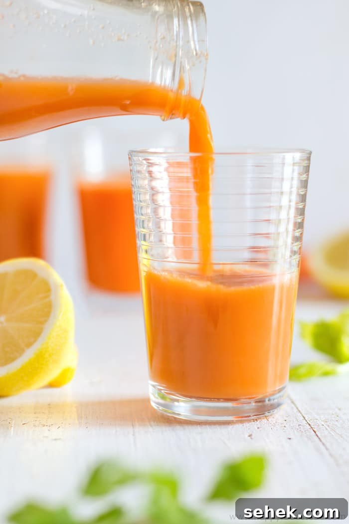 Winter Vitamin Boosting Juice Recipe. Rich in Vitamin C and ready in 5 minutes! | happyfoodstube.com