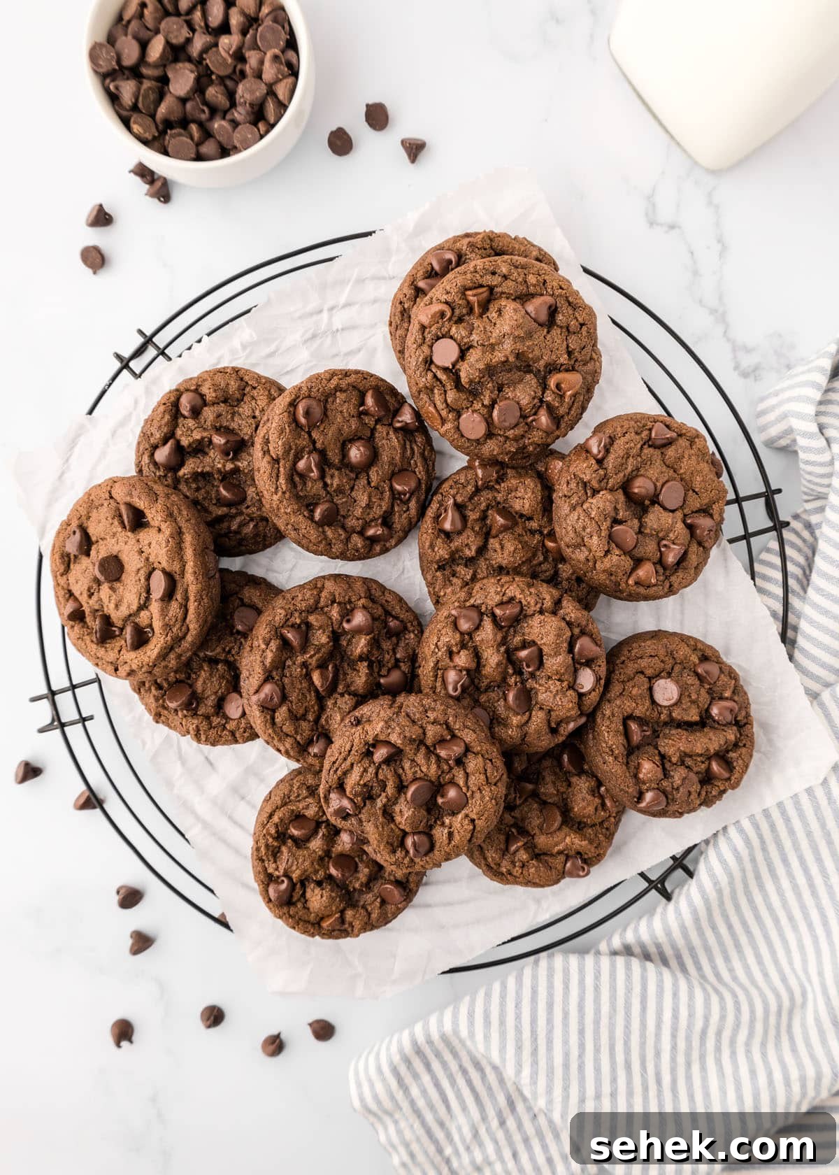 Ultimate Double Chocolate Cookies Recipe for Rich, Fudgy Results 7 Double chocolate chip cookies on a wire rack.