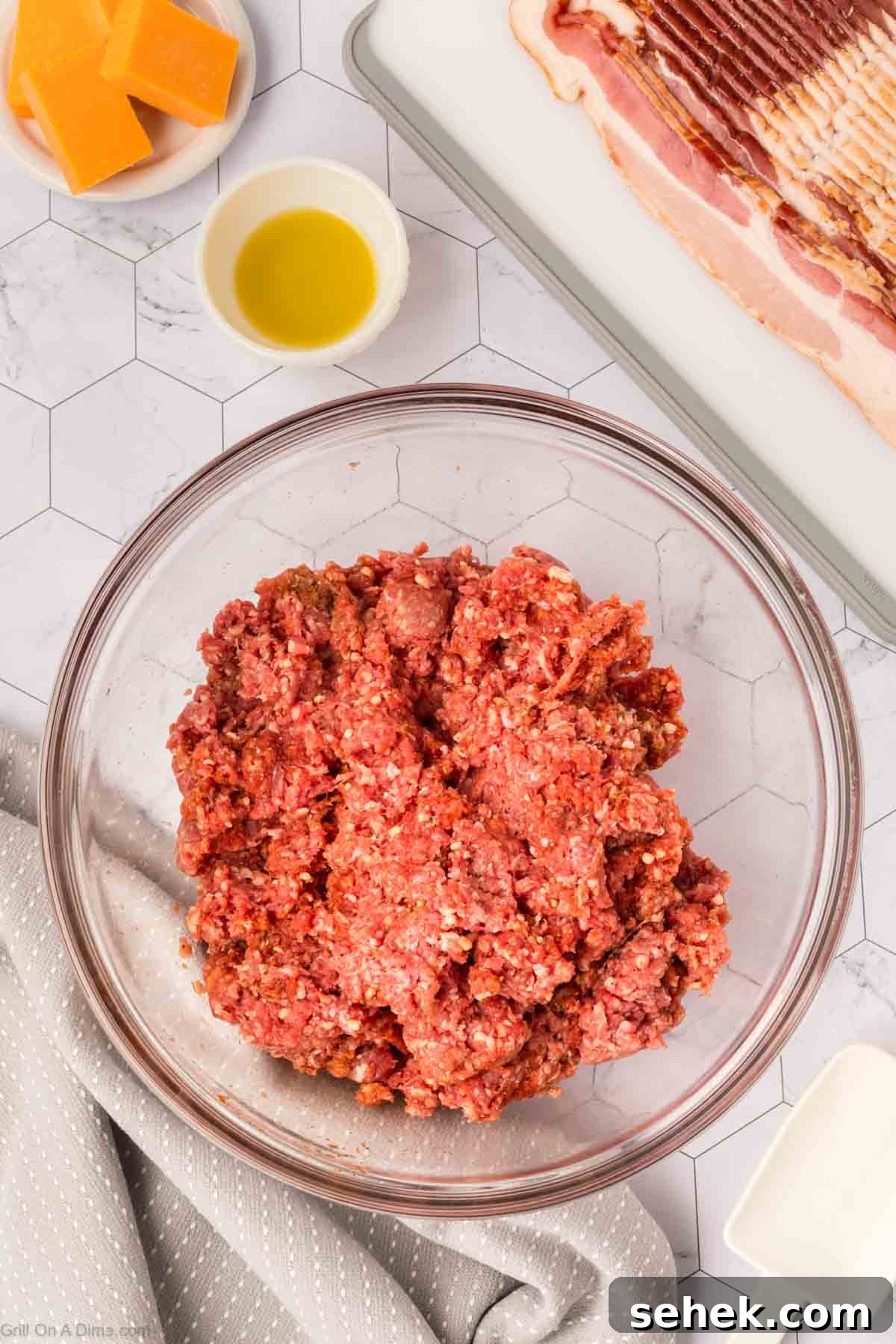 Bacon-Wrapped Burger Recipe: Juicy Grilled Bacon Burger Guide 5 Combining the ground beef with the spices in a bowl