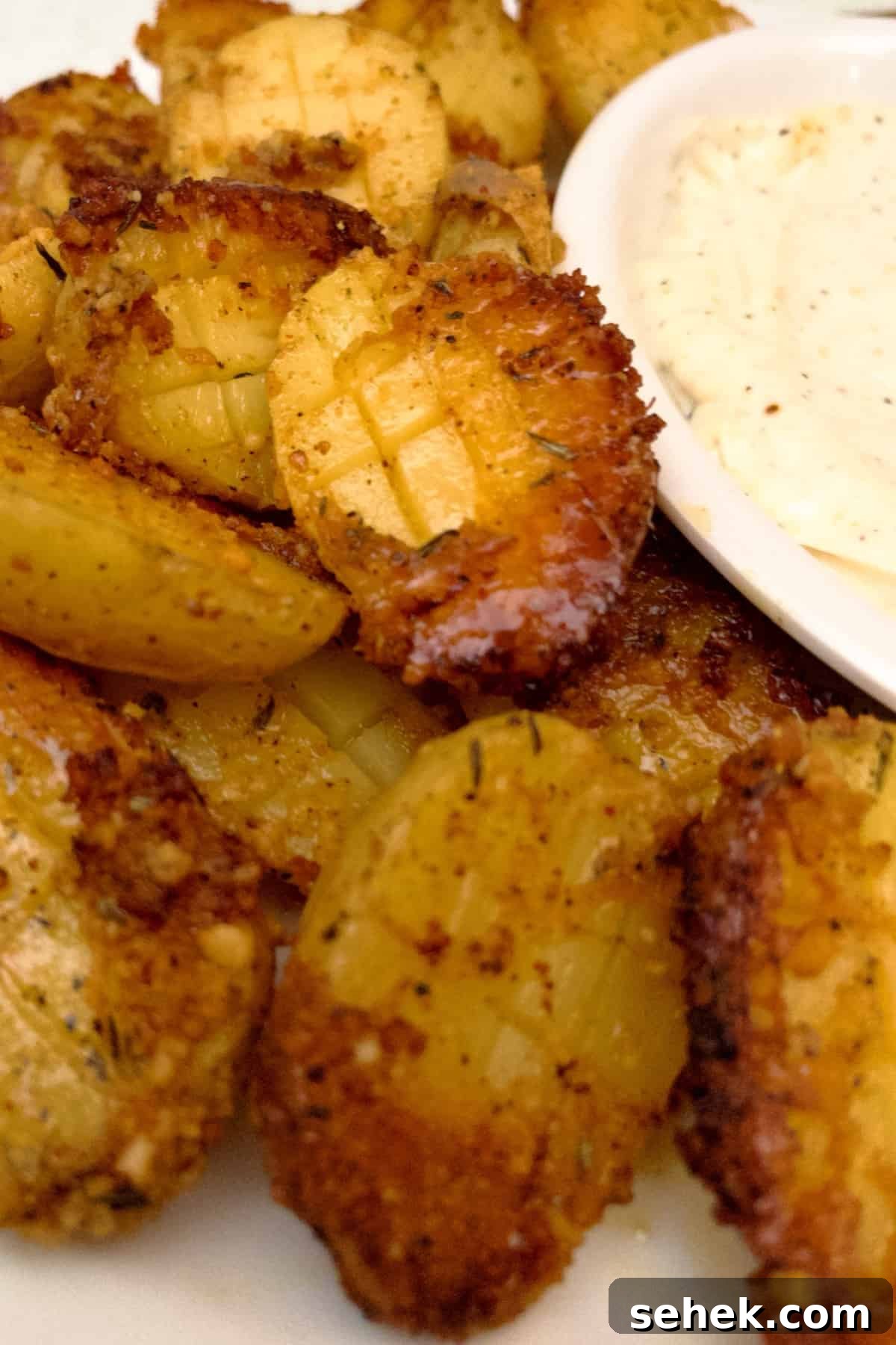 Crispy Parmesan Roasted Potatoes with Garlic and Herbs 2 crispy roasted parmesan potatoes with garlic dip close up