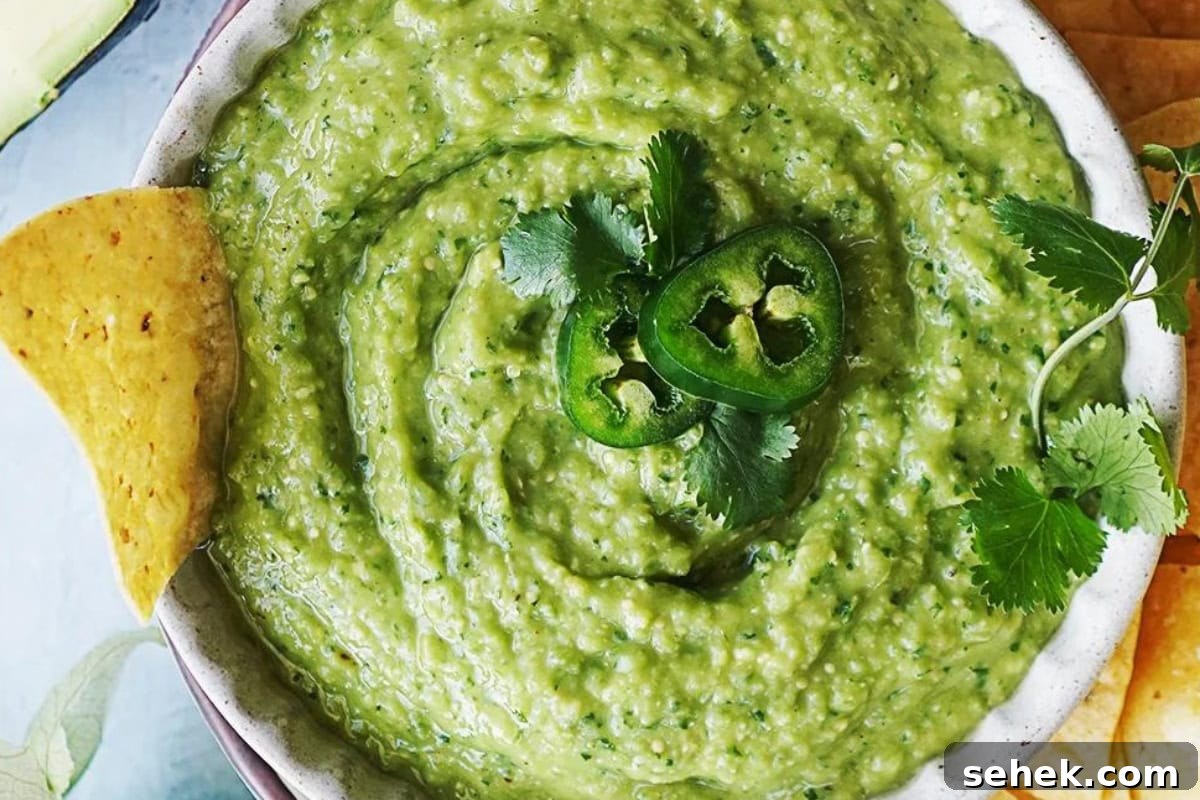 12 Crowd-Pleasing Party Dips for Your Next BBQ 9 Salsa De Aguacate
