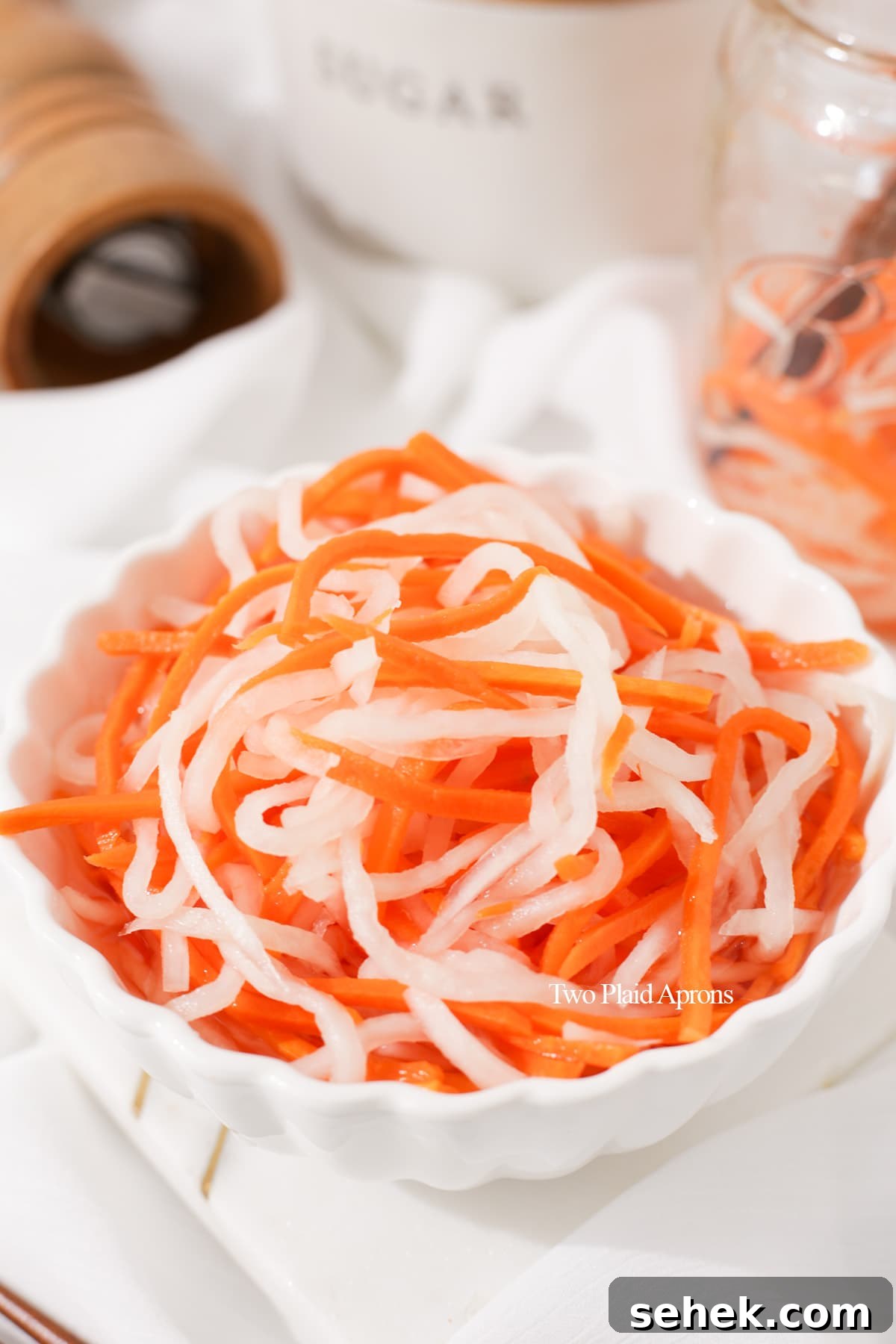 Vietnamese Pickled Carrots & Daikon (Đồ Chua) Recipe 3 Close-up of đồ chua
