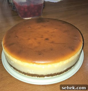 Classic New York Style Cheesecake: Creamy Homemade Recipe 4 New York-Style Cheesecake