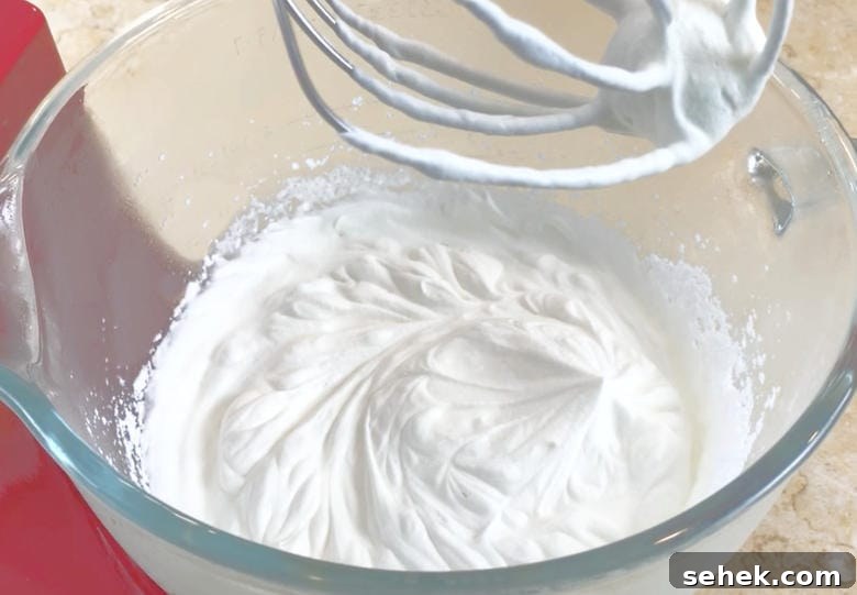Sweetened Whipped Cream Recipe - So easy and delicious! Sweetened Whipped Cream Recipe