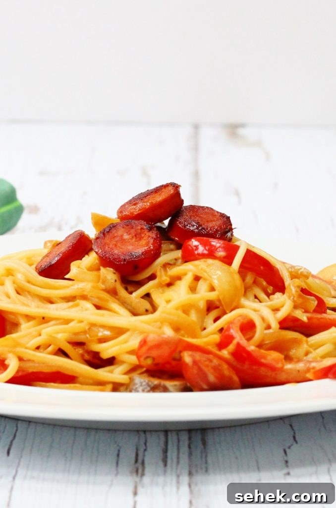 Creamy Chorizo Pasta - Quick Weeknight Dinner 5 plate of spaghetti with a creamy red pepper mushroom sauce and crispy pieces of chorizo