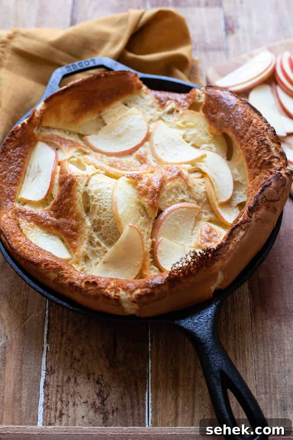 Great-Grandma's Cinnamon Apple Dutch Baby Recipe 3 Beautiful, puffy cinnamon apple dutch baby. Crispy buttery edges and dreamy honey crisp apples make this cinnamon apple dutch baby pure perfection. A dust of cinnamon sugar completes it.